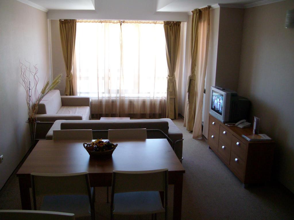 Snezhanka Apartments Tmf ปอมโปโรโว ภายนอก รูปภาพ